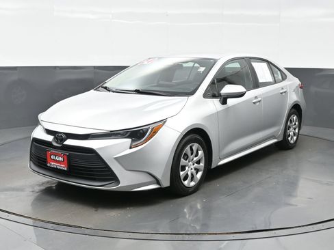 Used 2024 Toyota Corolla LE FWD image 2