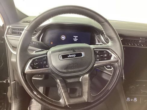 Used 2025 Jeep Grand Cherokee Overland w/ Adv Protech Group III AWD/4WD image 16