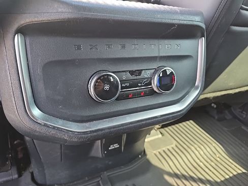 Used 2025 Ford Expedition Tremor AWD/4WD image 19