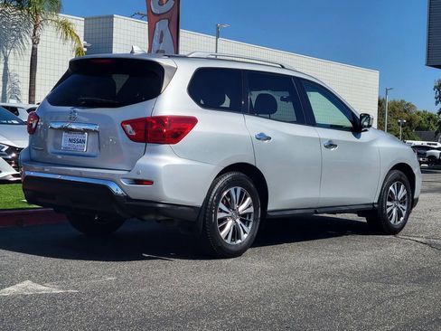 Used 2019 Nissan Pathfinder S FWD image 4