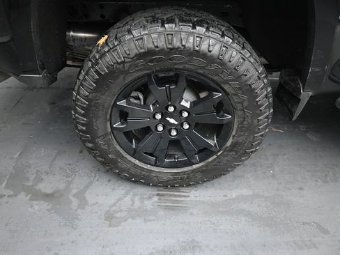 Used 2022 Chevrolet Colorado Z71 w/ Z71 Midnight Edition image 10