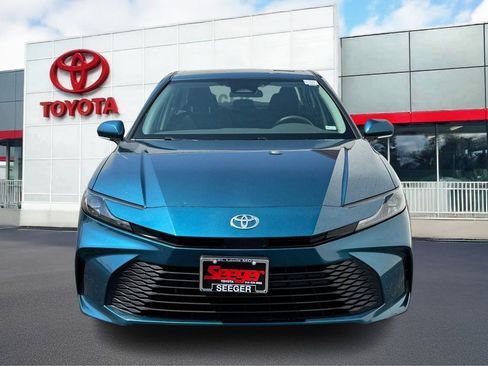 Certified 2025 Toyota Camry Hybrid image 7