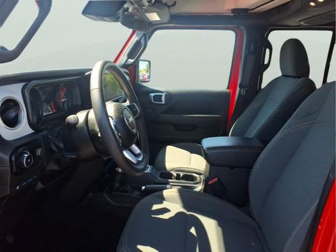 Used 2024 Jeep Wrangler Unlimited Sahara AWD/4WD image 18