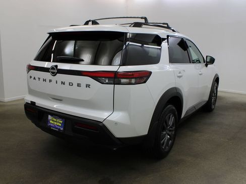 Used 2026 Nissan Pathfinder SV FWD image 5