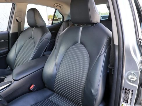 Used 2018 Toyota Camry SE w/ Convenience Package FWD image 20