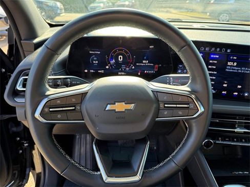 Used 2025 Chevrolet Traverse LT image 15