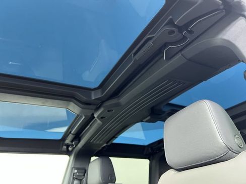 Certified 2025 GMC Hummer EV 3X w/ LPO, Sport Package AWD/4WD image 19
