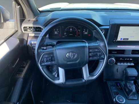 Used 2025 Toyota 4Runner SR5 AWD/4WD image 12