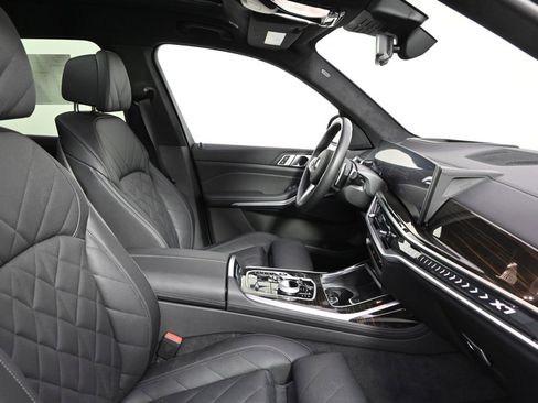 Used 2025 BMW X7 xDrive40i w/ M Sport Package image 16