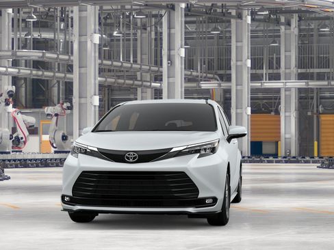 New 2026 Toyota Sienna XLE AWD/4WD image 18
