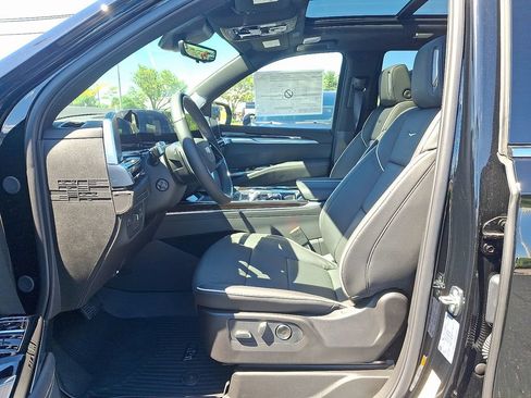 New 2026 Cadillac Escalade Luxury w/ Touring Package AWD/4WD image 6