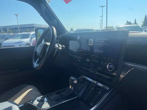 Used 2025 Lexus GX 550 AWD/4WD image 31