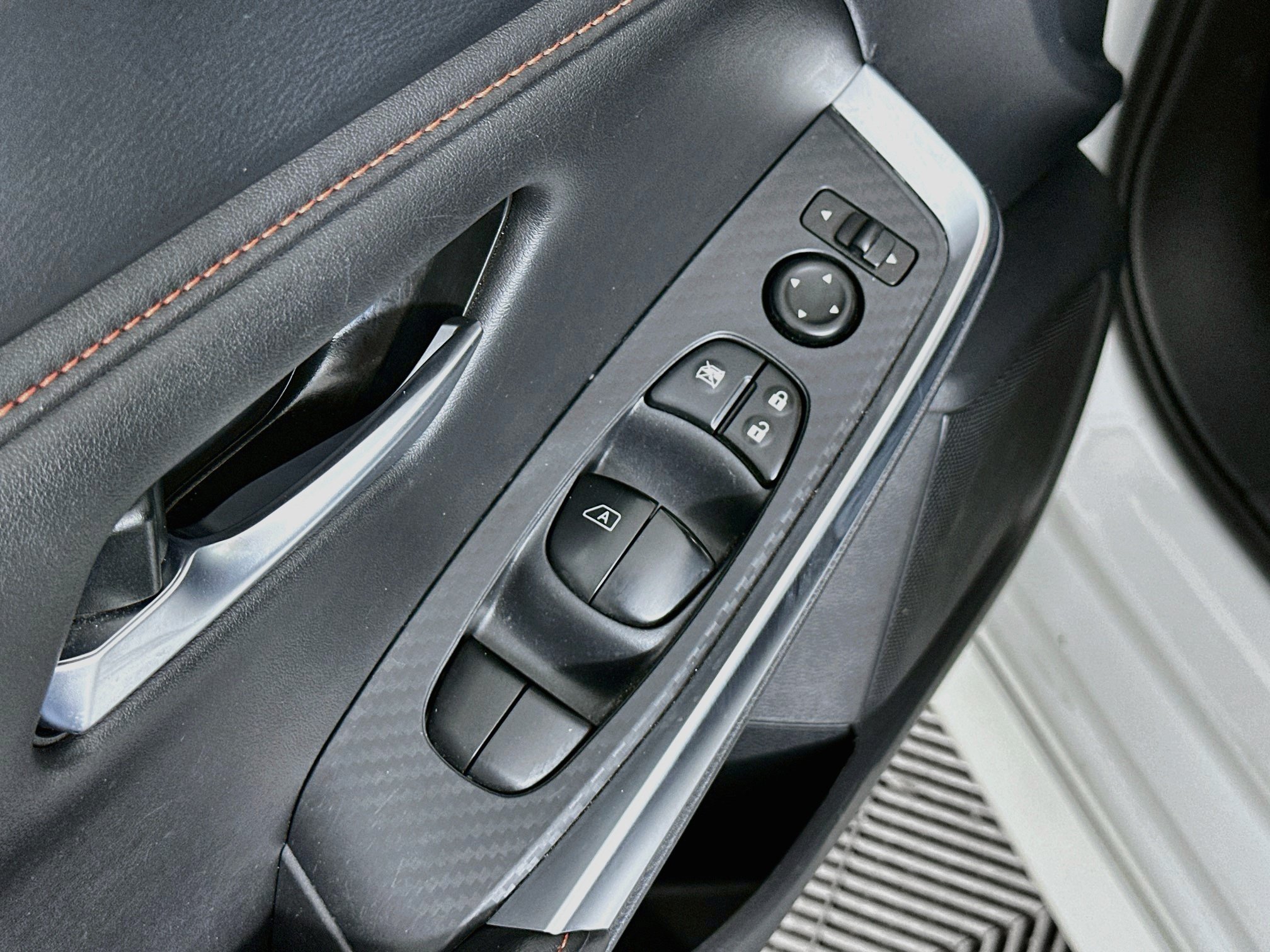 Used 2025 Nissan Sentra SR FWD image 15