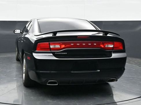 Used 2012 Dodge Charger SE RWD image 6