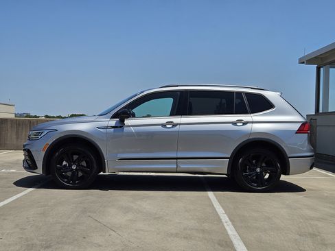 Used 2024 Volkswagen Tiguan SE R-Line AWD/4WD image 2