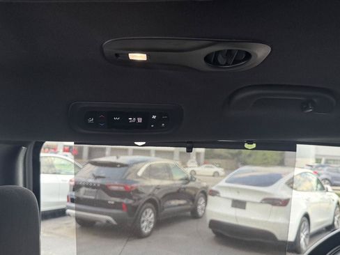 Used 2018 Chrysler Pacifica Touring Plus w/ S Appearance Package FWD image 29