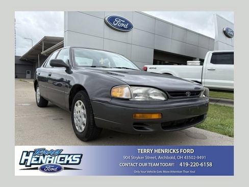 Used 1996 Toyota Camry DX FWD image 1