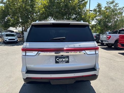 Used 2022 Lincoln Navigator Reserve AWD/4WD image 7