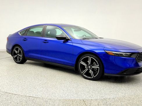 Used 2023 Honda Accord Sport image 3