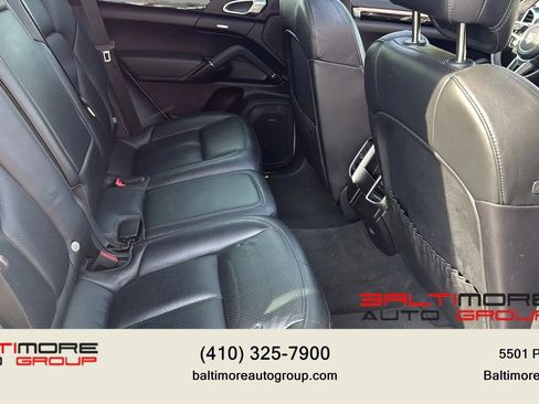 Used 2017 Porsche Cayenne Platinum Edition AWD/4WD image 27