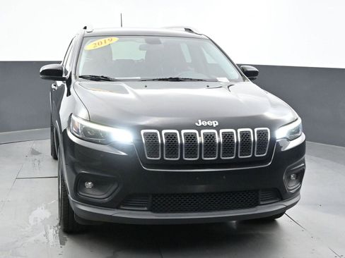 Used 2019 Jeep Cherokee Latitude Plus image 2