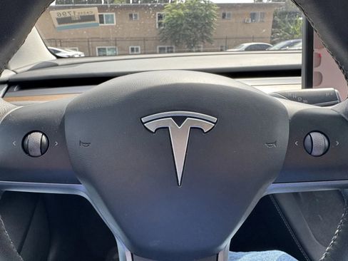 Used 2023 Tesla Model 3 Standard Range image 19