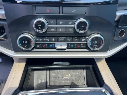 Used 2023 Ford Expedition XLT RWD image 28