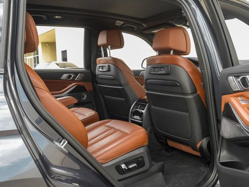 Used 2021 BMW X7 M50i w/ Dynamic Handling Package AWD/4WD image 37