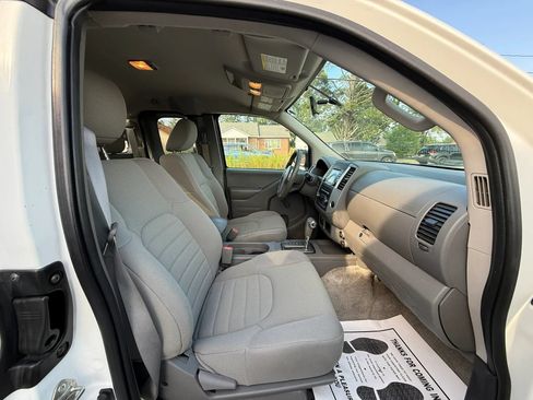 Used 2018 Nissan Frontier S w/ Work Truck Package RWD image 11