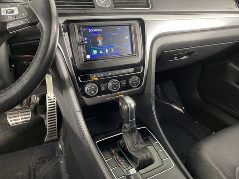 Used 2017 Volkswagen Passat 1.8T R-Line image 26