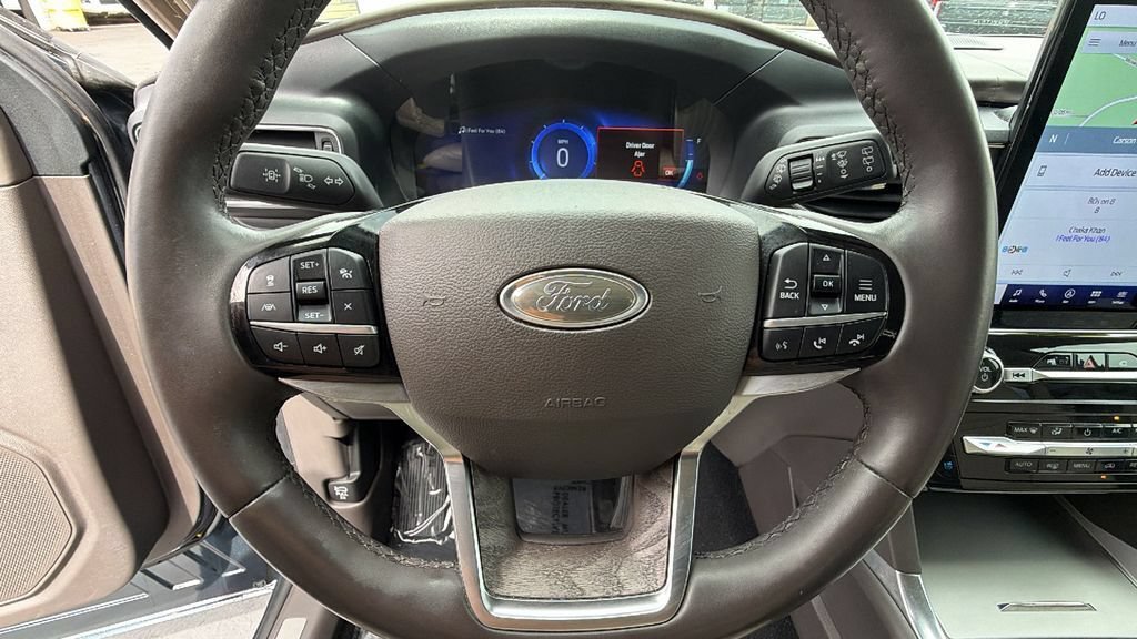 Used 2022 Ford Explorer Platinum w/ Equipment Group 601A AWD/4WD image 18