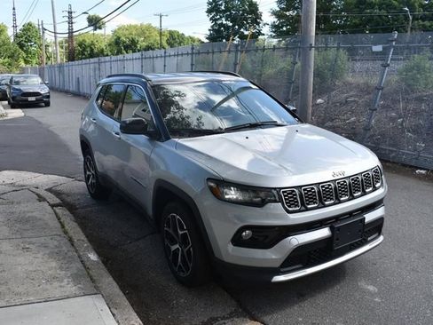 Used 2025 Jeep Compass Limited AWD/4WD image 4