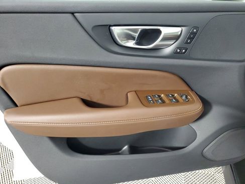 Used 2025 Volvo V60 B5 Cross Country Plus image 21