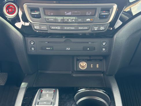Used 2017 Honda Pilot Elite image 25