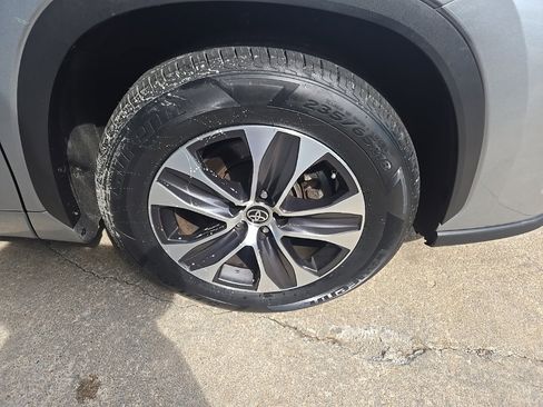 Used 2022 Toyota Highlander XLE image 30