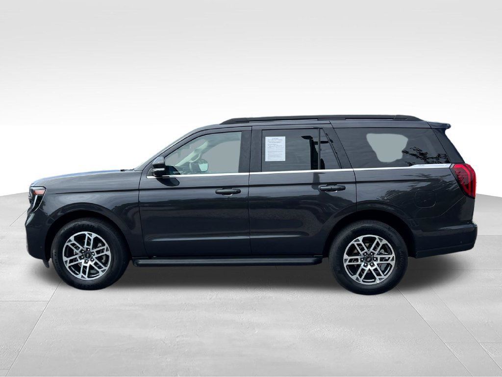 Used 2025 Ford Expedition Active RWD image 8
