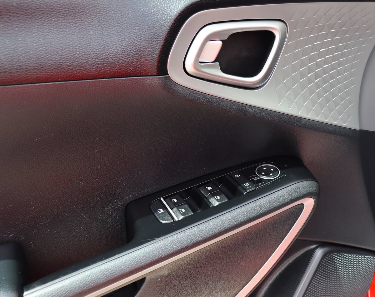 Used 2020 Kia Soul LX FWD image 37