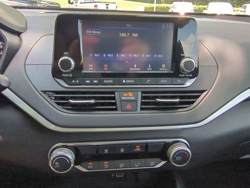 Used 2024 Nissan Altima 2.5 S FWD image 23
