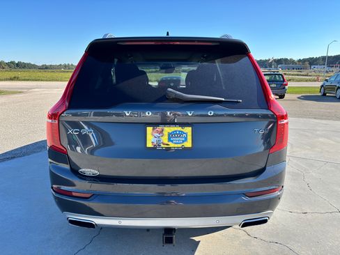 Used 2017 Volvo XC90 T6 Momentum image 5