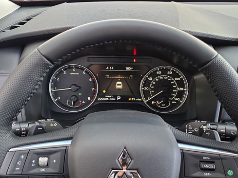 New 2026 Mitsubishi Outlander SE image 17