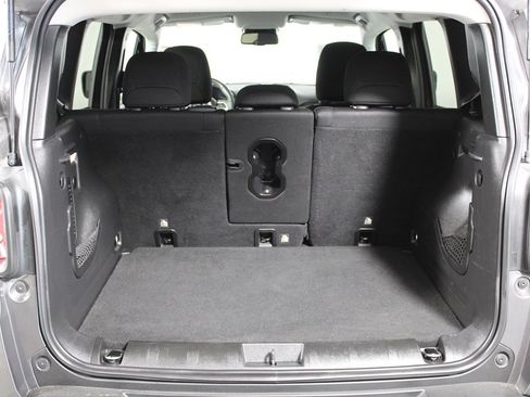 Used 2019 Jeep Renegade Latitude w/ Popular Equipment Group FWD image 17