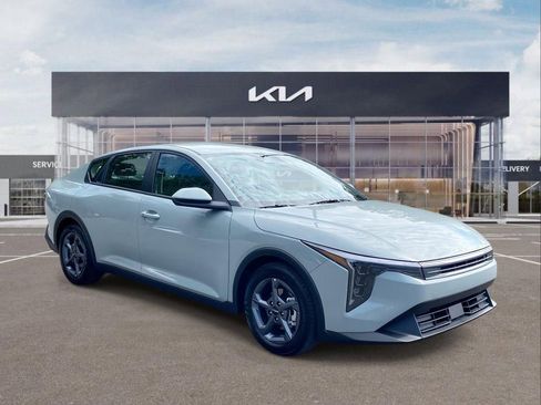 New 2026 Kia K4 LXS image 2