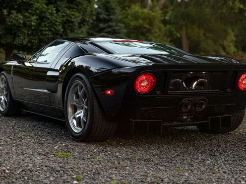Used 2006 Ford GT RWD image 35