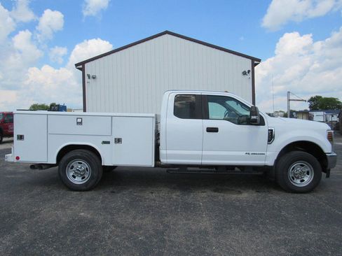 Used 2018 Ford F350 XL w/ Power Equipment Group AWD/4WD image 2