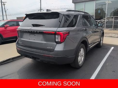 Used 2025 Ford Explorer Active AWD/4WD image 8
