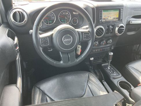 Used 2017 Jeep Wrangler Unlimited Sahara w/ Max Tow Package AWD/4WD image 12