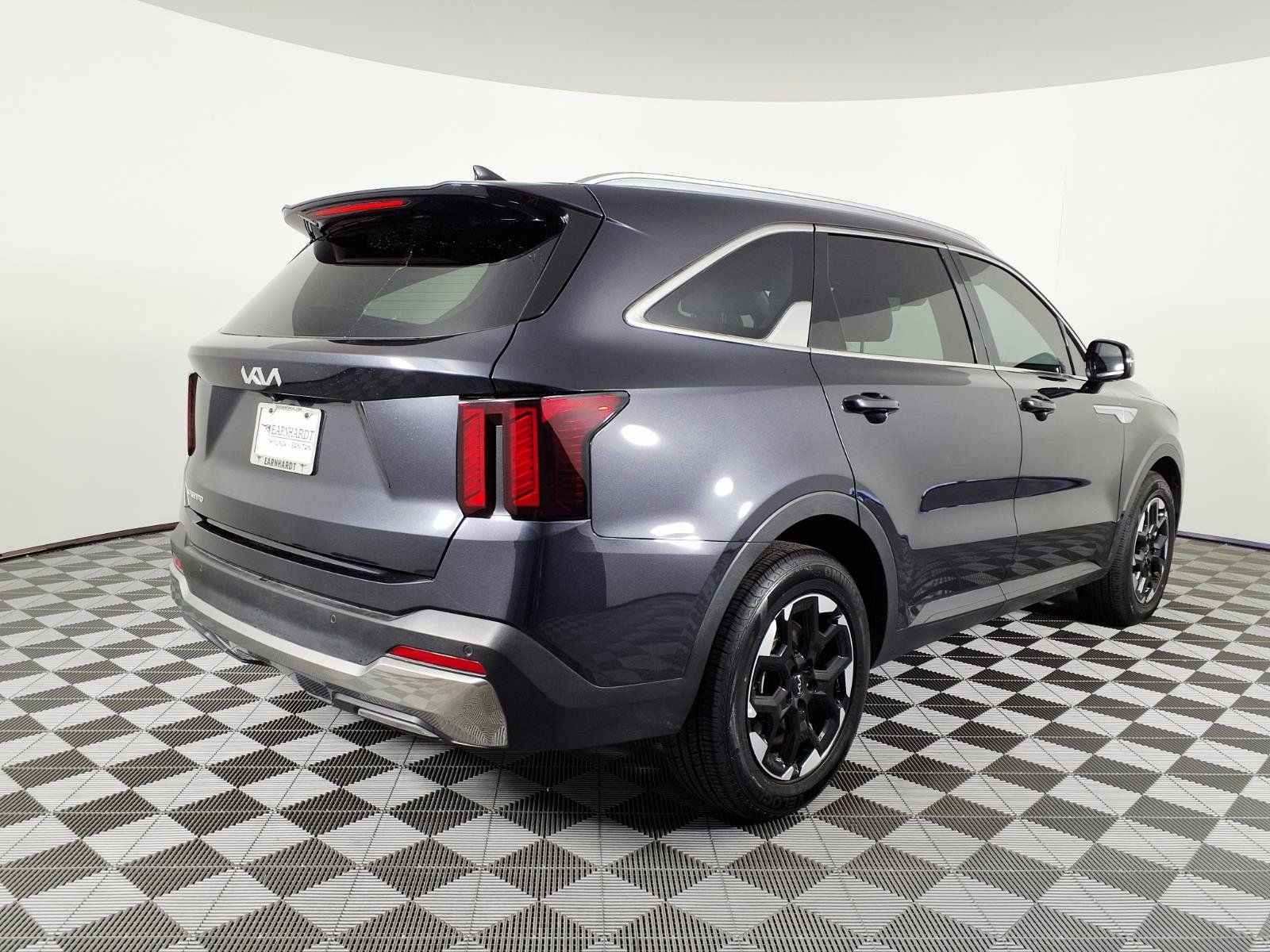Used 2025 Kia Sorento S w/ Panoramic Sunroof Package FWD image 4