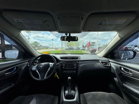 Used 2016 Nissan Rogue S w/ Appearance Package image 9