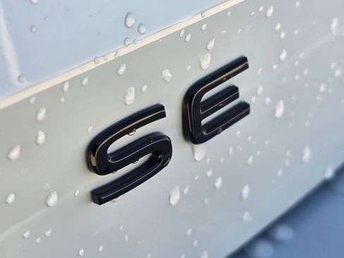 New 2026 Volkswagen Taos SE FWD image 7