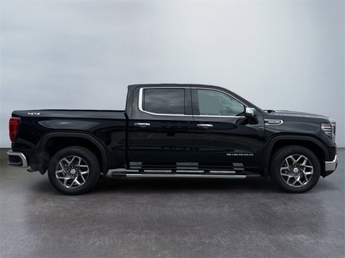 Used 2022 GMC Sierra 1500 SLT w/ SLT Premium Plus Package image 2